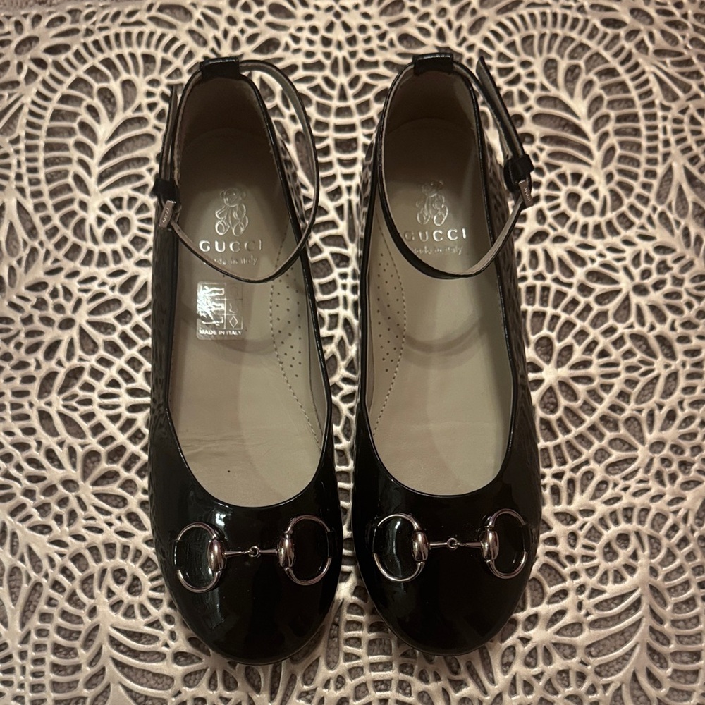 Gucci Black Patent Leather Flats with Silver Accents